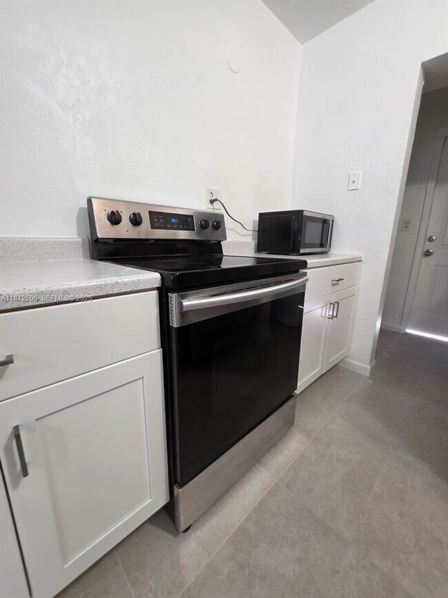 Building Photo - 511 NW 4th Ave