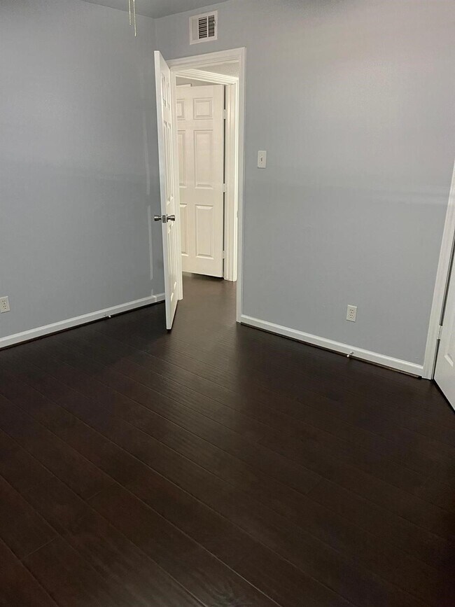 Building Photo - 6402 Del Monte Dr