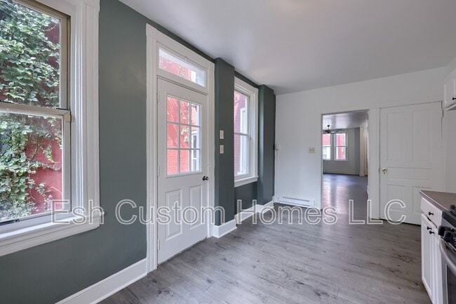 Building Photo - 464 Lafayette St