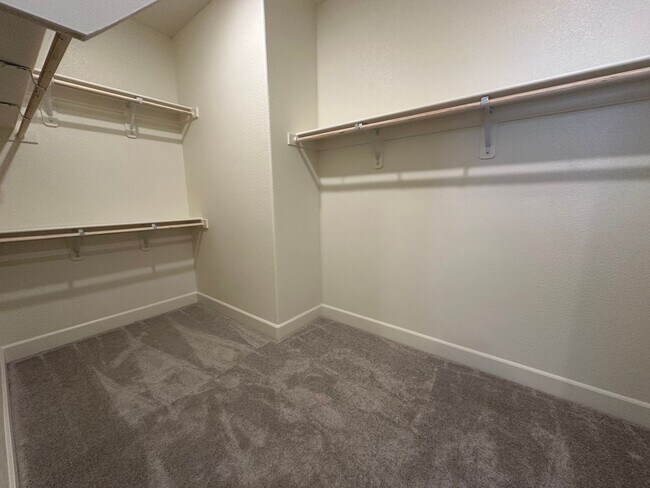 Building Photo - Gorgeous 5 Ridges Home with Spectacular Mountain Views!