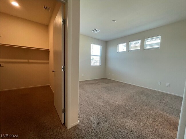 Building Photo - 2124 Del Aqua Ave