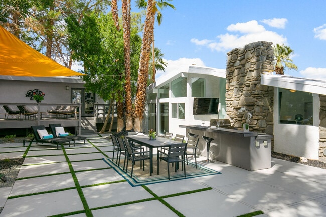Building Photo - 73265 Tamarisk St