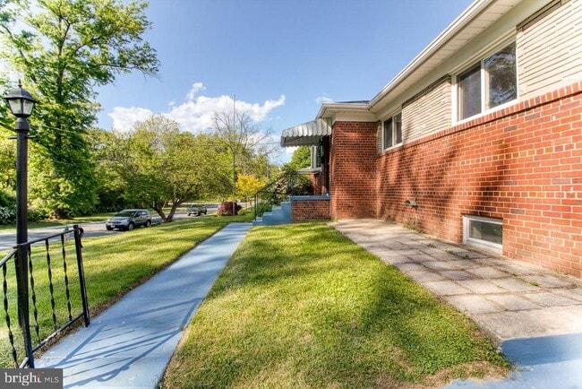 Building Photo - 9707 E Light Dr
