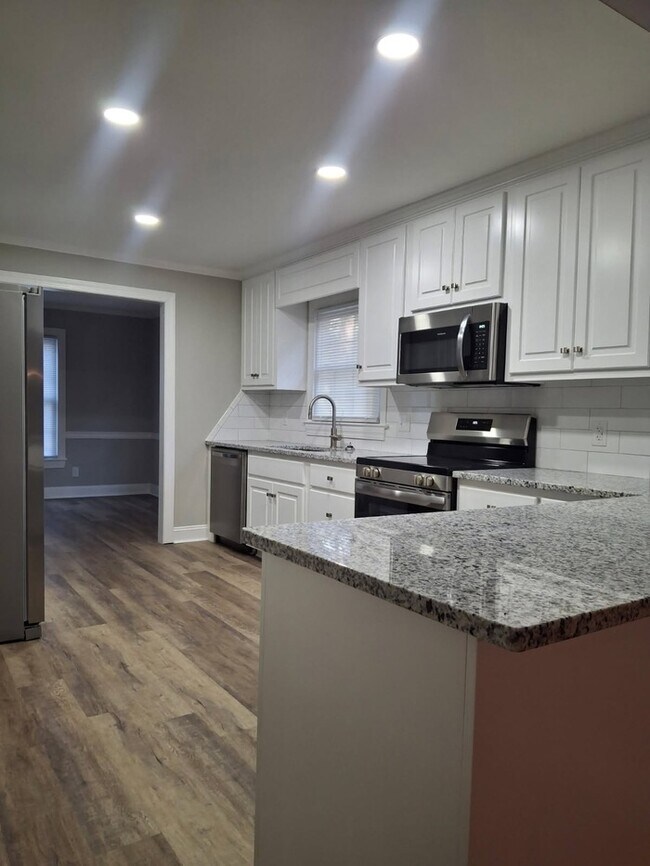 Building Photo - 309 N Glendale Dr