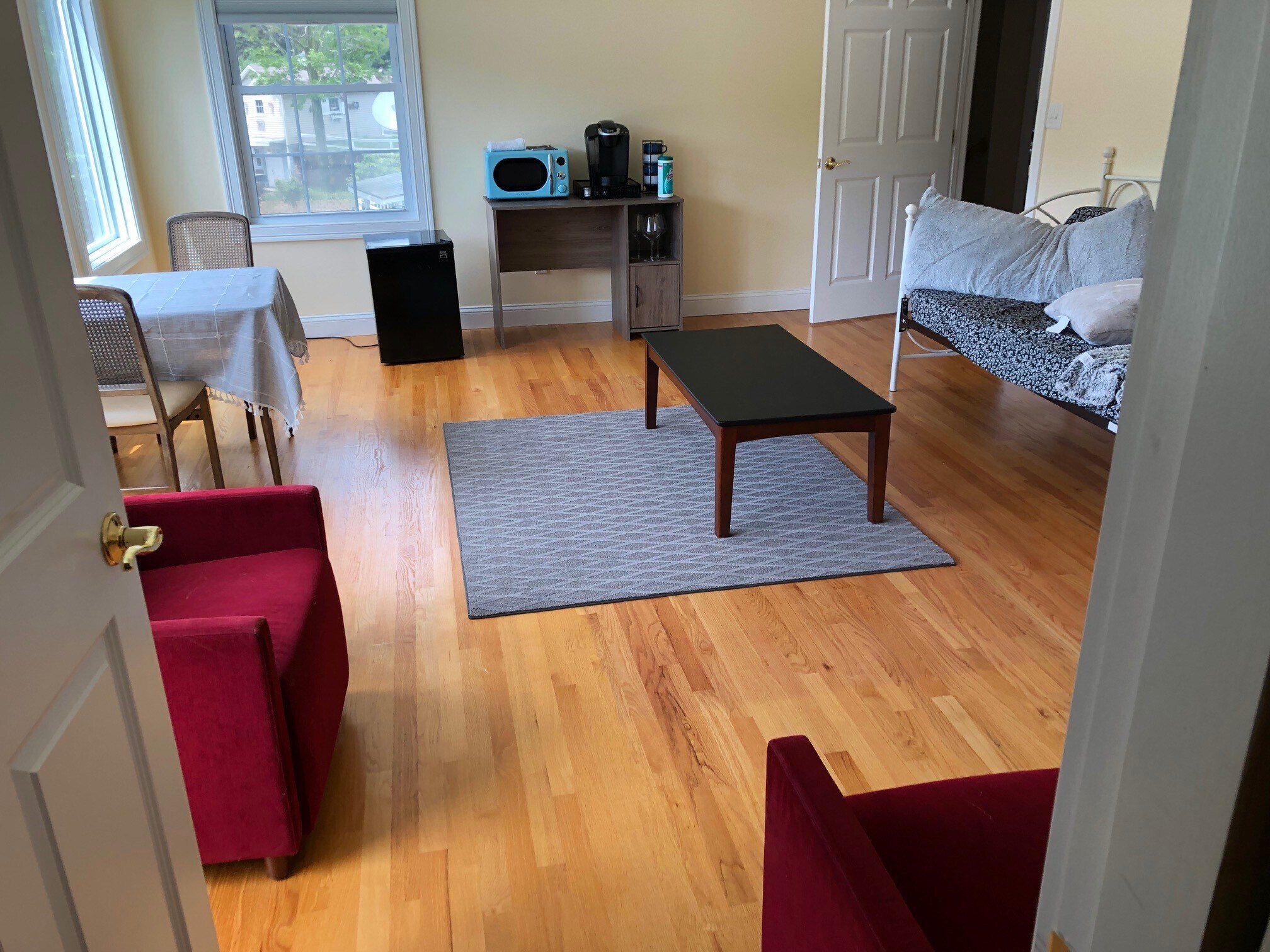 shared living room 2 - 203 Twin Lakes Rd