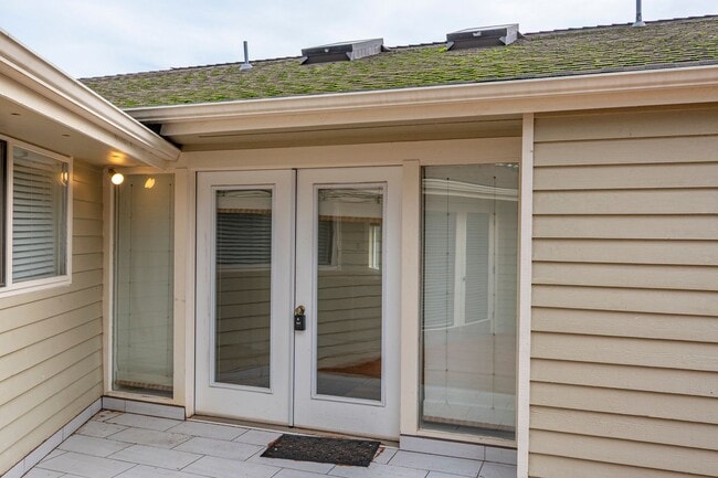 Building Photo - Charming Upper-Level Home with Water View – Walk to Downtown Coupeville - Landscaping Included