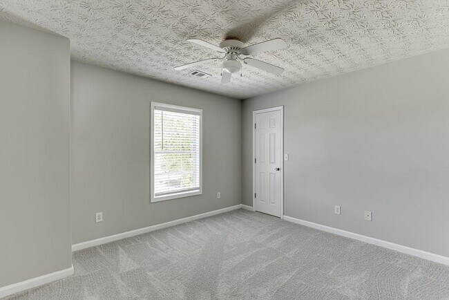 Building Photo - 678 Clairidge Elm Trail SW