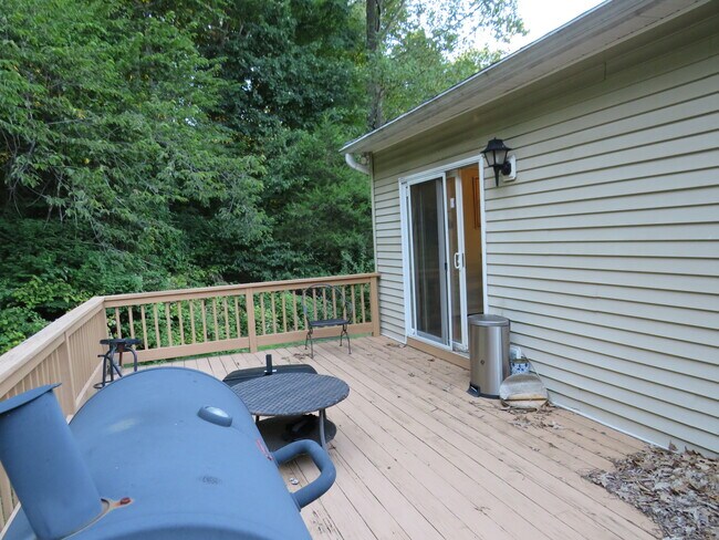 Building Photo - 15 Hayestown Heights