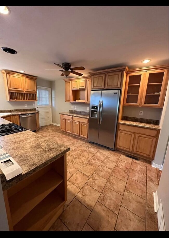 Building Photo - 102 S Illinois St