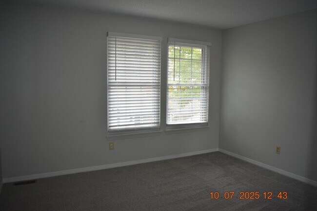 Building Photo - Updated 3 Bed Littleton Townhome
