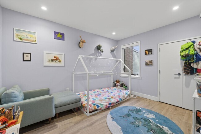 Building Photo - Renovated 3br/2ba Mt Pleasant Home w/Parking for Short Term Lease!