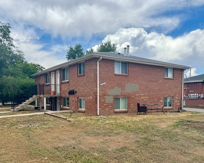 Building Photo - 2 Bedroom 1 Bath In Lakewood! Available Now!!
