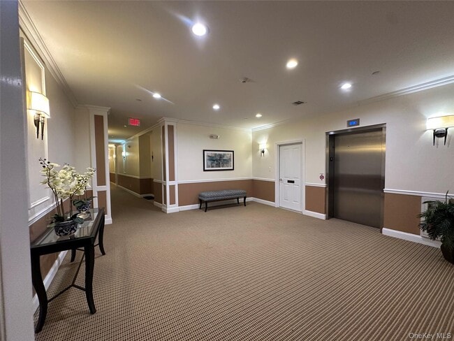 Building Photo - 75 Quaker Ave