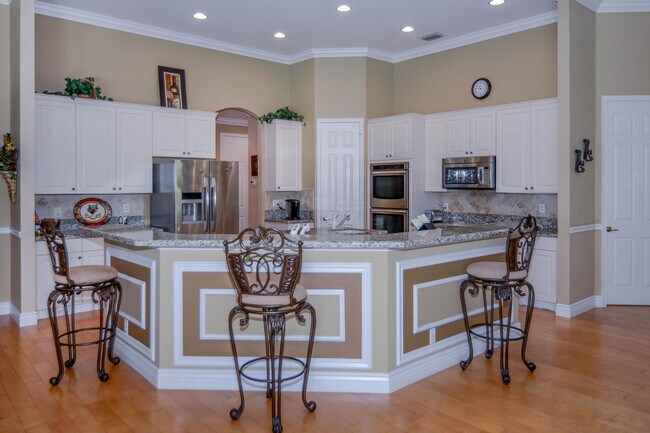 Building Photo - 4676 Manderly Dr