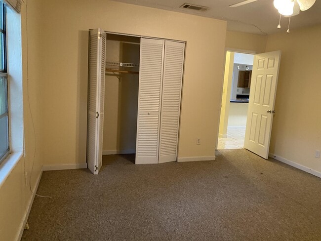 Building Photo - 115 SW 24th Ave