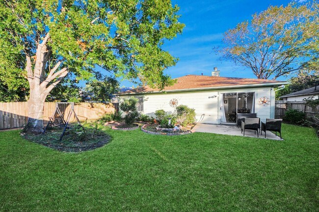 Building Photo - 20403 Blue Juniper Dr