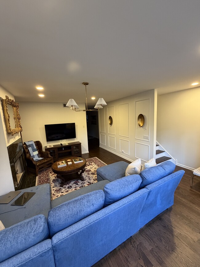 Building Photo - 2416 W Thomas St