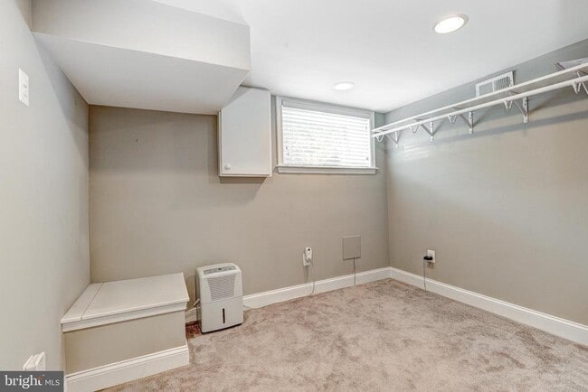 Building Photo - 603 S Streeper St