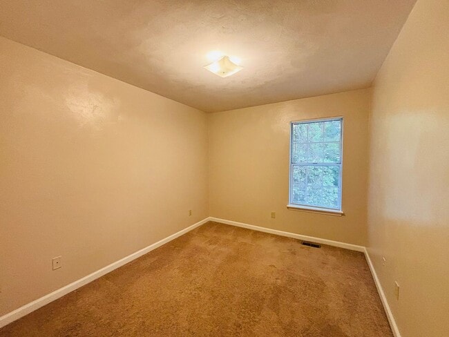 Building Photo - 876 Patrick Henry Dr