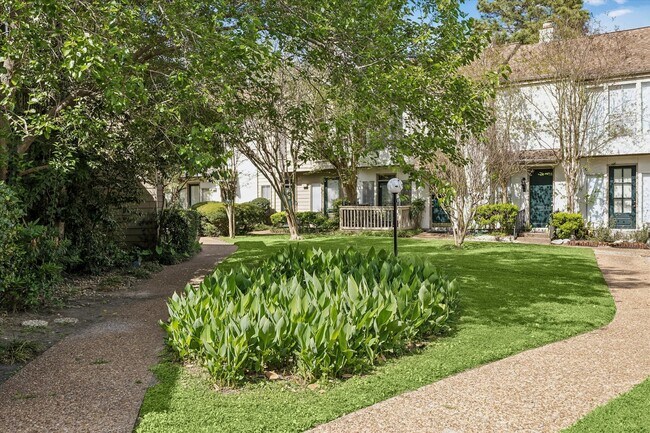 Building Photo - 2100 Tanglewilde St