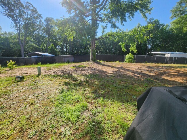 Building Photo - 1058 McLain Rd