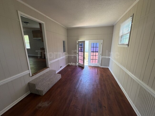 Building Photo - 707 Ward Dr