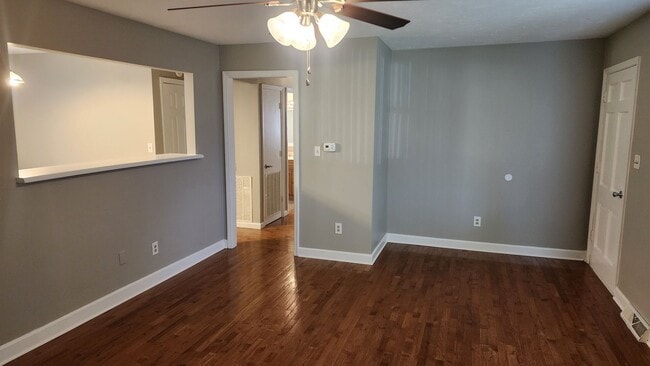 Building Photo - Large Brick Ranch near Cherokee Lake