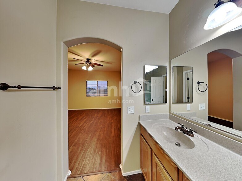 Building Photo - 7592 W Ranchers Dr