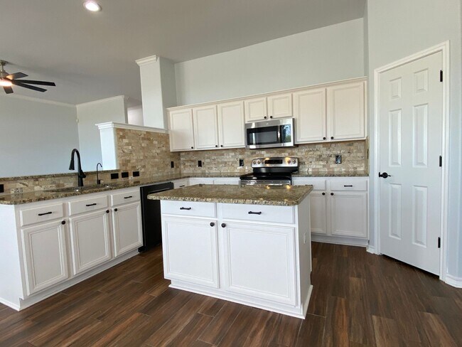 Building Photo - UPDATED 4 BEDROOM IN COQUINA BAY!
