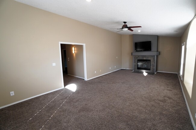 Building Photo - 2747 E Migratory Dr