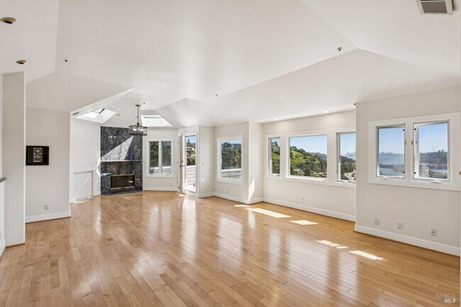 Building Photo - 95 Spring Ln