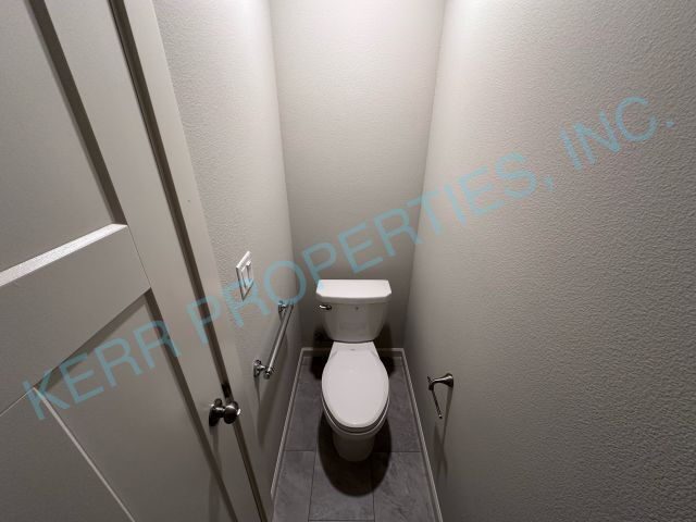 Building Photo - Discover Spacious Comfort: Elegant 3-Bed, 3.5-Bath Townhouse in Happy Valley!