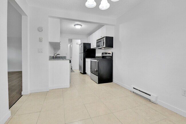 Building Photo - $1,895 - 2 Bed 2 Bath Condo in Aurora with...