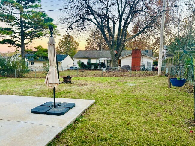 Building Photo - Updated 3 bedroom home in great location!