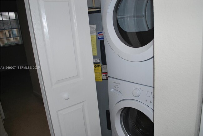 Building Photo - 22200 SW 93rd Pl