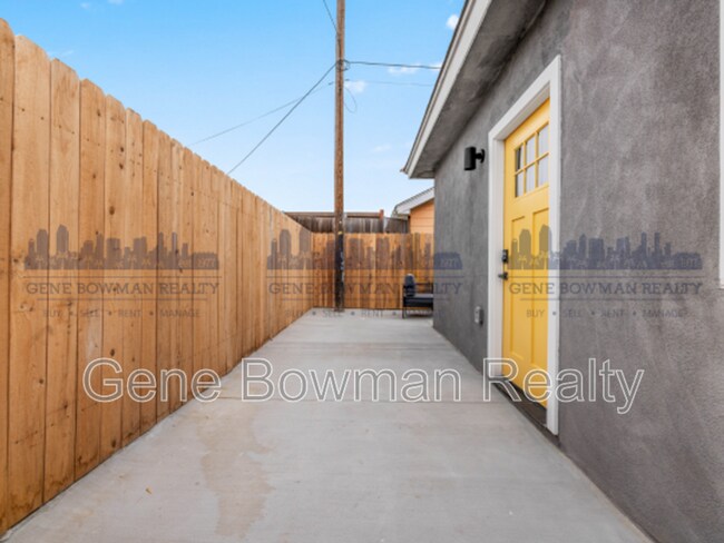 Building Photo - 1137 East 5th Street