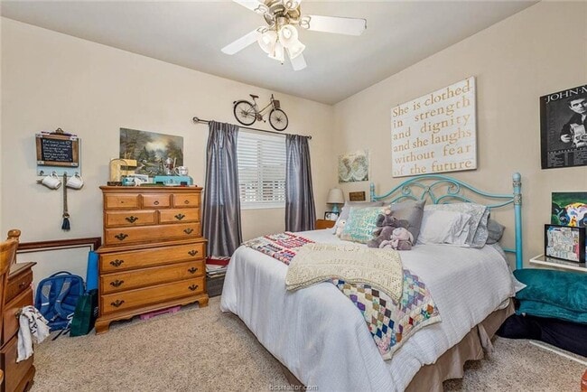 Building Photo - SUBLEASE Aug 11 2025 in Lakeridge Townhomes!