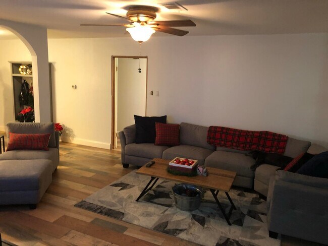 Building Photo - 11210 Sageoak Dr