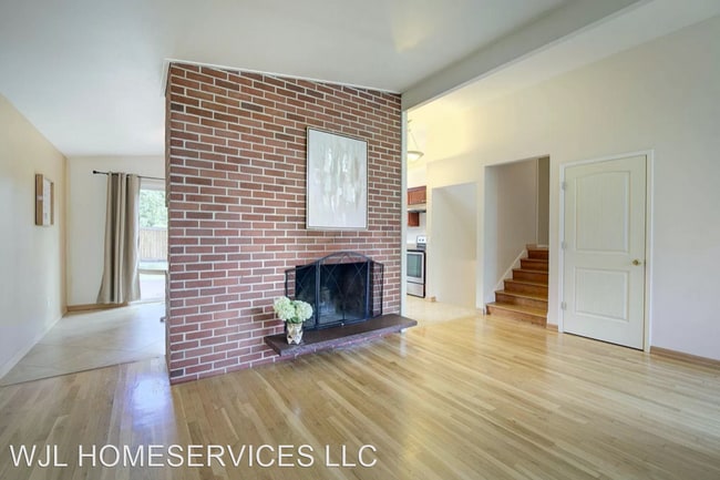 Building Photo - 4 br, 2 bath House - 704 163rd Ave SE