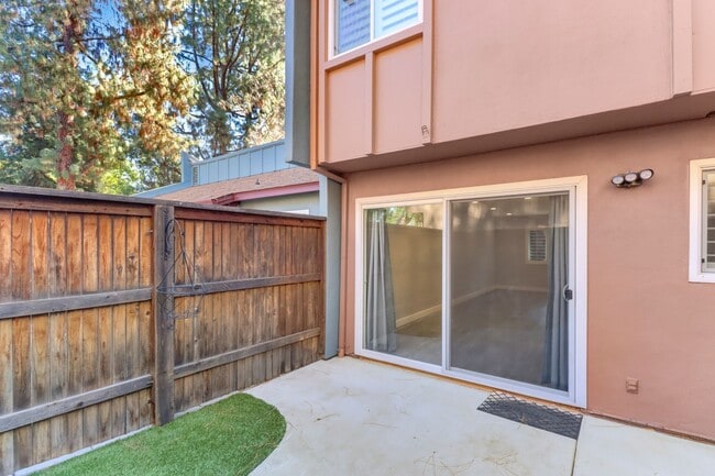 Building Photo - North Davis Condo-Available