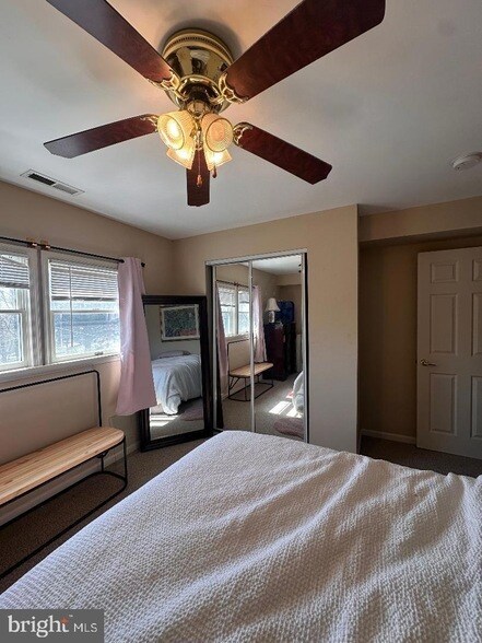 Building Photo - 633 Hampton Ave