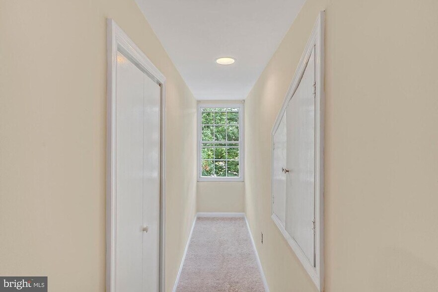 Building Photo - 1122 N Utah St