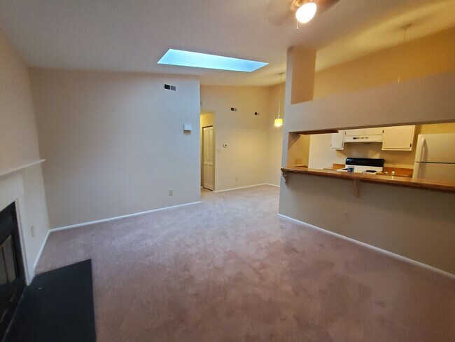 Building Photo - 327 Thalia Station Ct