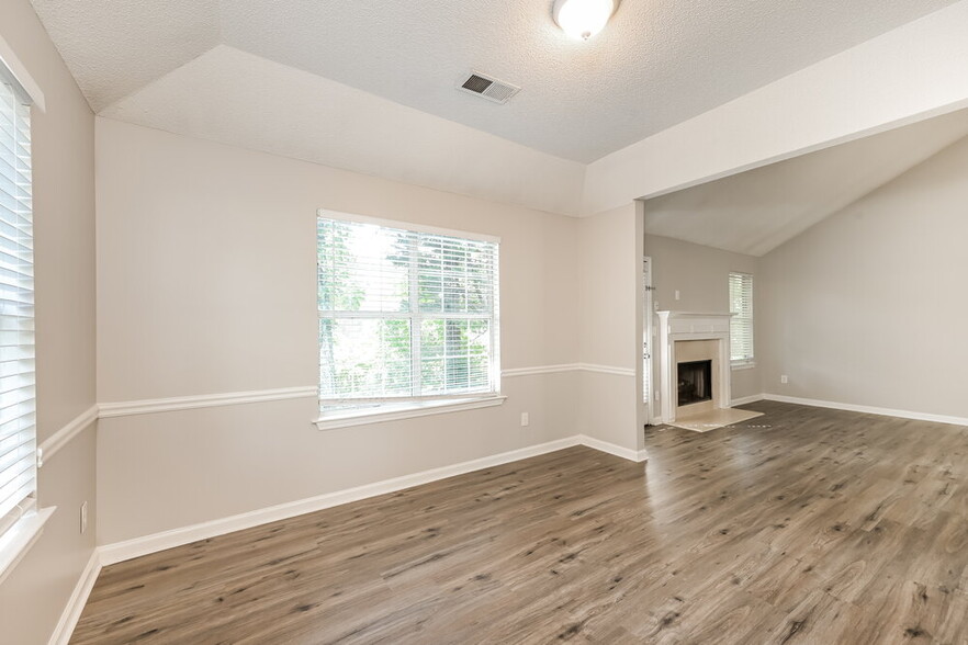 Building Photo - 85 Pompas Ct