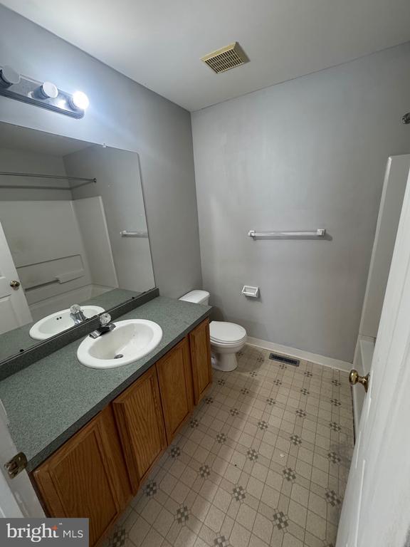 Building Photo - 739 Rothwell Dr