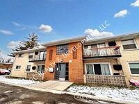 Building Photo - *** 3 BDRM - 1.5 BTH / KITCHEN APPL INC / ...