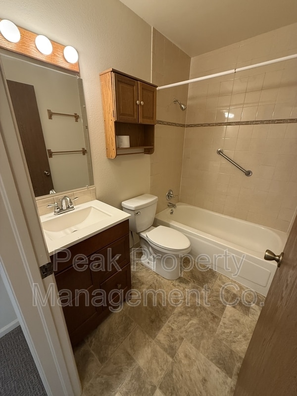 Building Photo - 2720 Sagebrush Dr