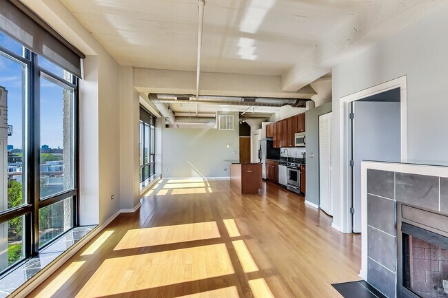 Building Photo - SW CORNER 2 BED / 2 BATH CONDO IN UNIVERSI...