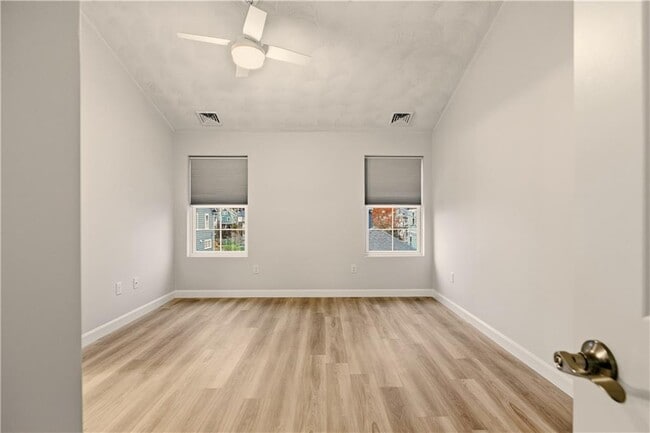 Building Photo - 47 Windsor Rd