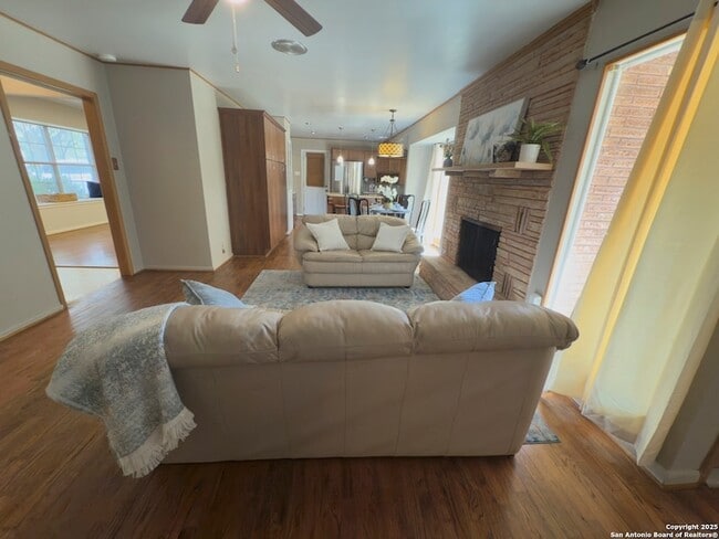 Building Photo - 11022 Dreamland Dr